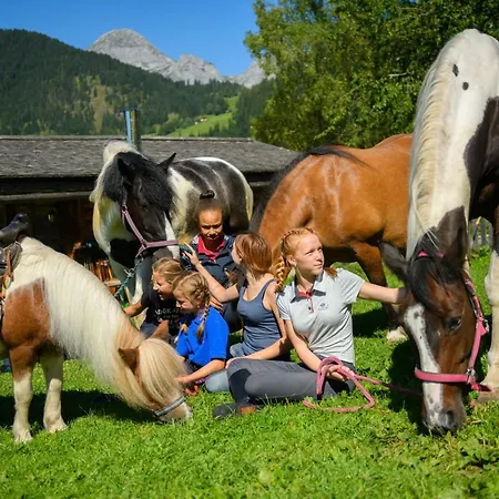 Wohlfuehlresort Und Feriengut Martinerhof Szálloda Sankt Martin am Tennengebirge