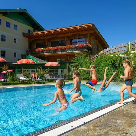 Szálloda Wohlfuehlresort Und Feriengut Martinerhof Sankt Martin am Tennengebirge